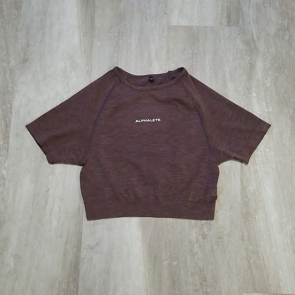 Alphalete Amplify Crop Top